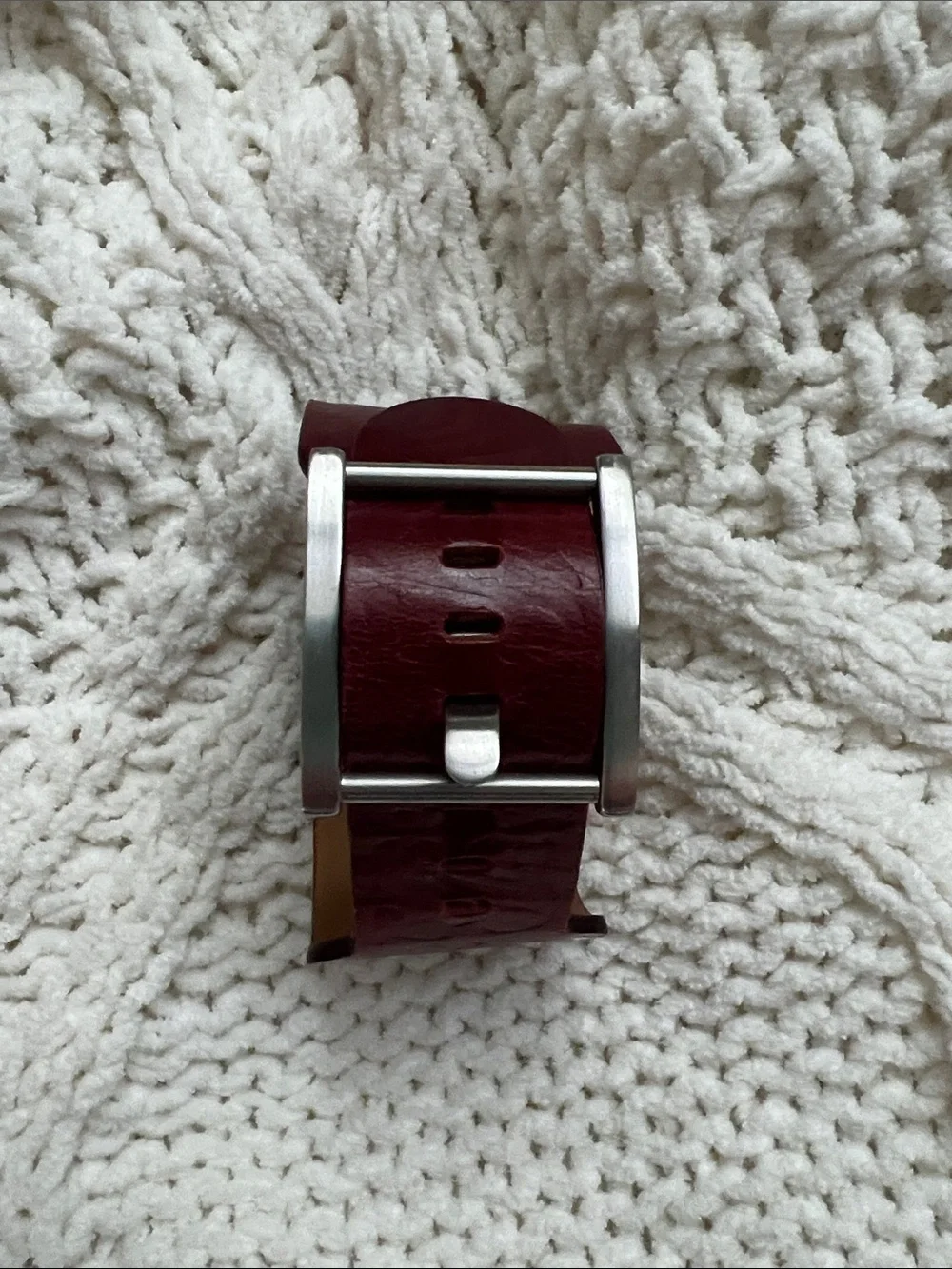 Guess bold wide